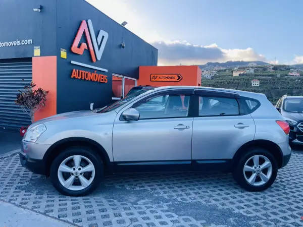 Nissan Qashqai 2008 - 7950 EUR, 222875 km - AUTO.MOTO.pt - 222875km - foto 4 de 12
