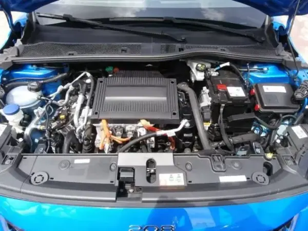 Peugeot e-208 2021 - 18000 EUR, 85265 km - AUTO.MOTO.pt - 85265km - foto 38 de 40