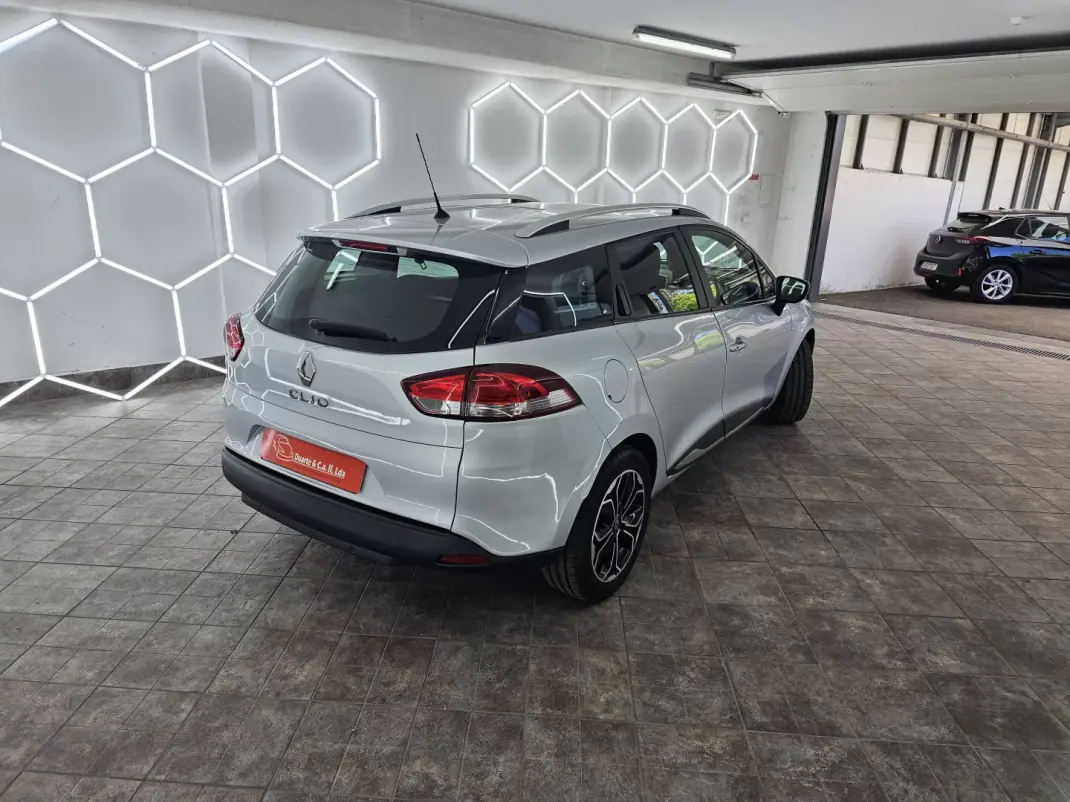 Renault Clio Sport Tourer 2019 - 8650 EUR, 259539 km - AUTO.MOTO.pt - 259539km - foto 13 de 24