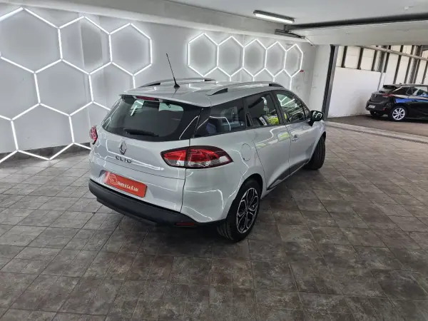 Renault Clio Sport Tourer 2019 - 8650 EUR, 259539 km - AUTO.MOTO.pt - 259539km - foto 13 de 24