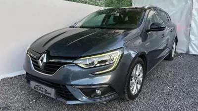 Renault Mégane Sport Tourer 2019 - 13400 EUR, 94500 km - AUTO.MOTO.pt - 94500km - foto 2 de 12