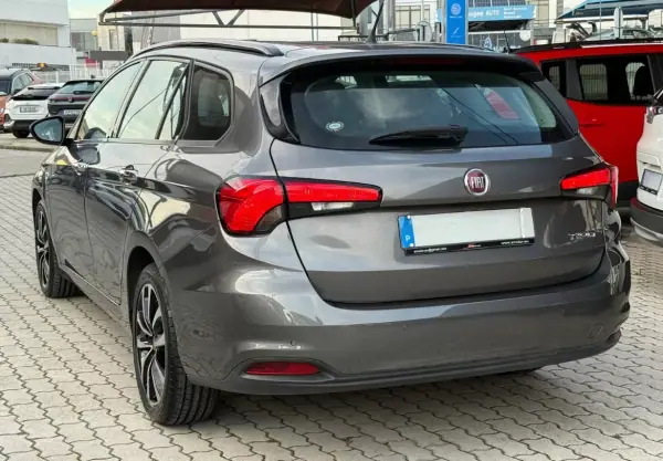 Fiat Tipo Station Wagon 2016 - 9950 EUR, 131000 km - AUTO.MOTO.pt - 131000km - foto 3 de 16