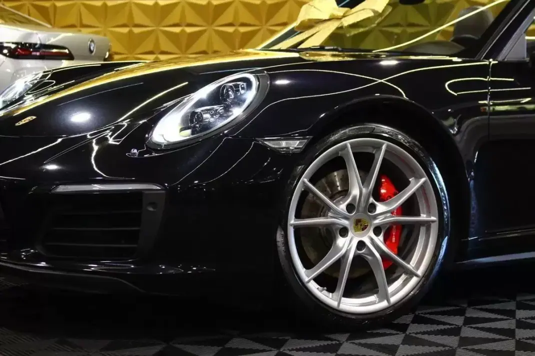 Porsche 911 2017 - 119000 EUR, 75000 km - 75000km - foto 23 de 40