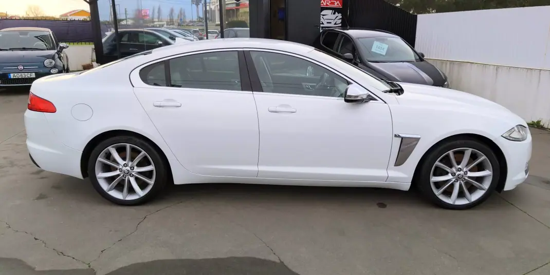 Jaguar XF 2013 - 26000 EUR, 220000 km - AUTO.MOTO.pt - 220000km - foto 3 de 11