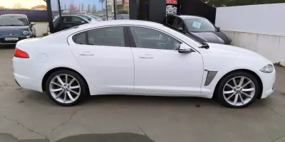 Jaguar XF 2013 - 26000 EUR, 220000 km - AUTO.MOTO.pt - 220000km - foto 3 de 11
