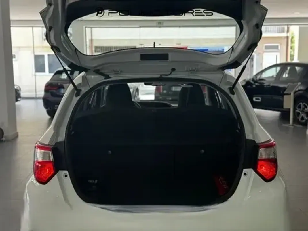 Toyota Yaris 2018 - 14750 EUR, 84619 km - 84619km - foto 8 de 17