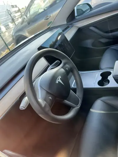 Tesla Model 3 2021 - 23999 EUR, 92500 km - AUTO.MOTO.pt - 92500km - foto 5 de 7