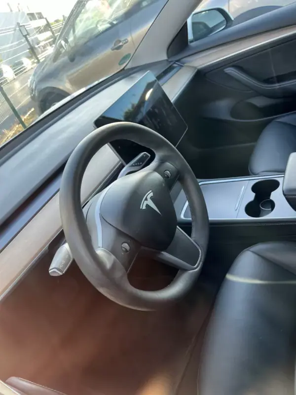 Tesla Model 3 2021 - 23999 EUR, 92500 km - AUTO.MOTO.pt - 92500km - foto 5 de 7