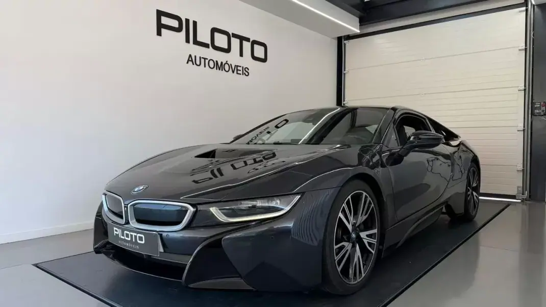 BMW i8 2014 - 61990 EUR, 91277 km - AUTO.MOTO.pt - 91277km - foto 1 de 27