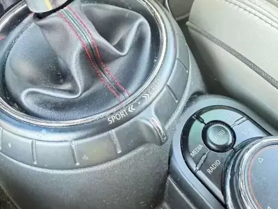 MINI Cooper 2015 - 18900 EUR, 132000 km - AUTO.MOTO.pt - 132000km - foto 10 de 29