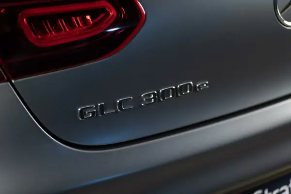 Mercedes-Benz GLC 300 2020 - 44000 EUR, 147000 km - AUTO.MOTO.pt - 147000km - foto 7 de 18