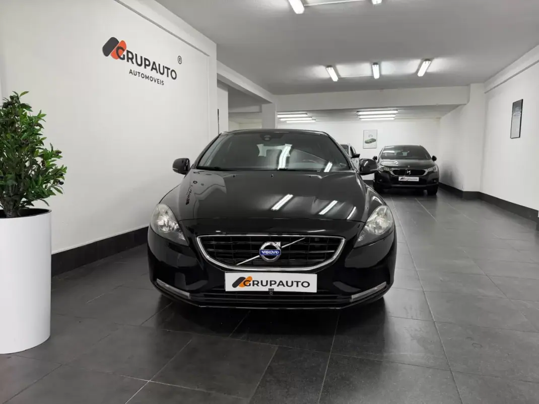 Volvo V40 2015 - 11990 EUR, 151000 km - 151000km - foto 2 de 29