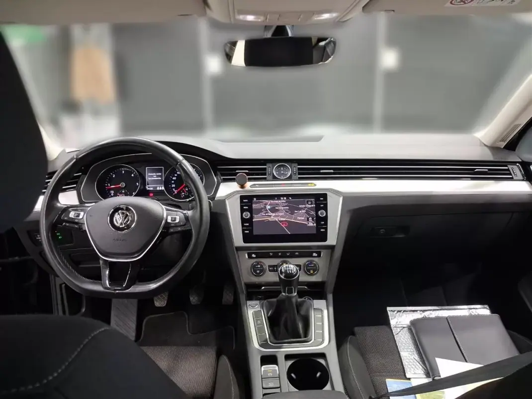 Volkswagen Passat Variant 2019 - 17999 EUR, 143121 km - AUTO.MOTO.pt - 143121km - foto 5 de 8