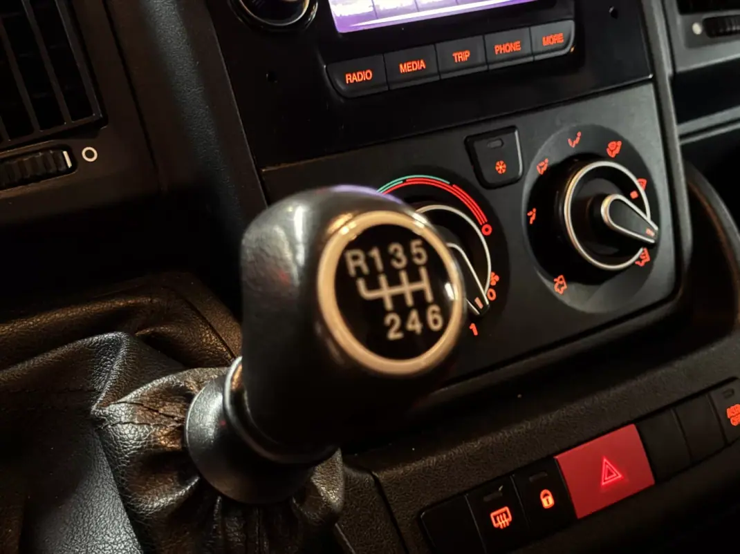 Peugeot Partner L2 caixa automática 130cv 2022 - 16990 EUR, 170100 km - AUTO.MOTO.pt - 170100km - foto 21 de 26