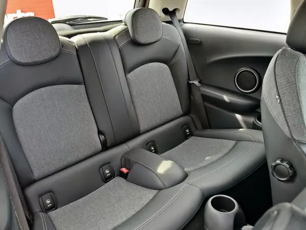 MINI Berlingo 2015 - 18000 EUR, 101200 km - AUTO.MOTO.pt - 101200km - foto 12 de 29