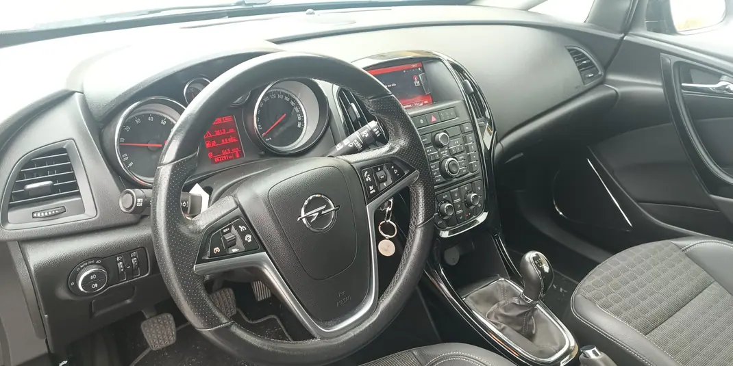 Opel Astra GTC 2017 - 19500 EUR, 62000 km - AUTO.MOTO.pt - 62000km - foto 7 de 15