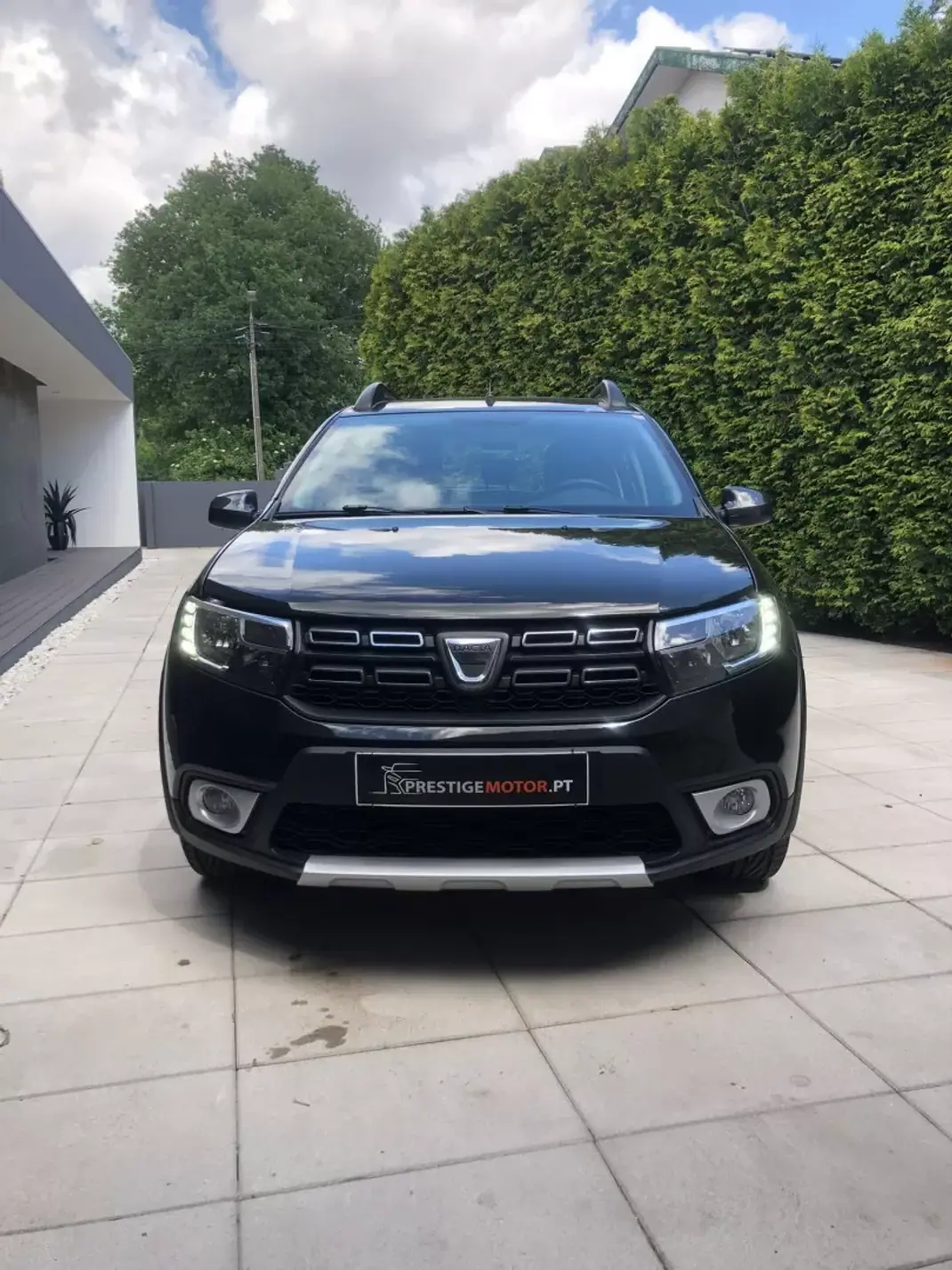 Dacia Sandero 2018 - 9900 EUR, 121000 km - AUTO.MOTO.pt - 121000km - foto 2 de 30