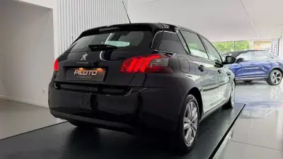Peugeot 308 2019 - 15990 EUR, 117723 km - AUTO.MOTO.pt - 117723km - foto 9 de 23