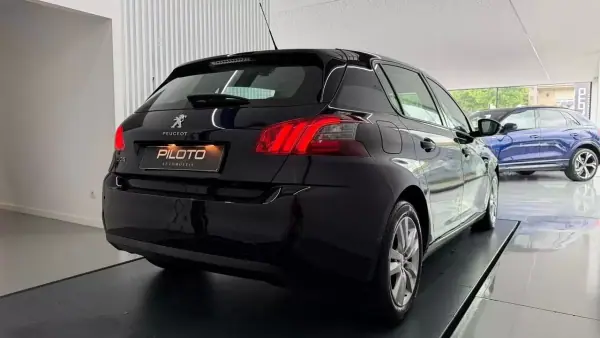 Peugeot 308 2019 - 15990 EUR, 117723 km - AUTO.MOTO.pt - 117723km - foto 9 de 23