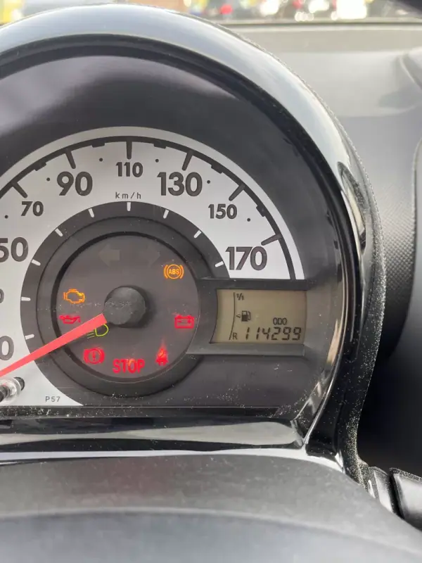 Toyota Aygo 2011 - 7000 EUR, 114200 km - AUTO.MOTO.pt - 114200km - foto 9 de 16