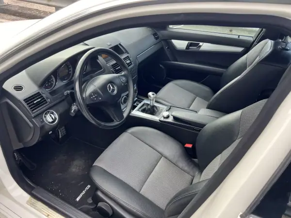 Mercedes-Benz C 250 2010 - 14950 EUR, 140152 km - AUTO.MOTO.pt - 140152km - foto 8 de 8