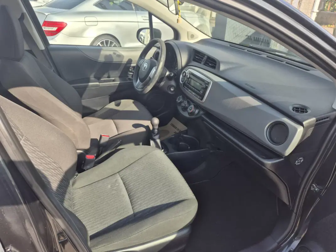 Toyota Yaris 2012 - 8900 EUR, 148050 km - AUTO.MOTO.pt - 148050km - foto 15 de 30