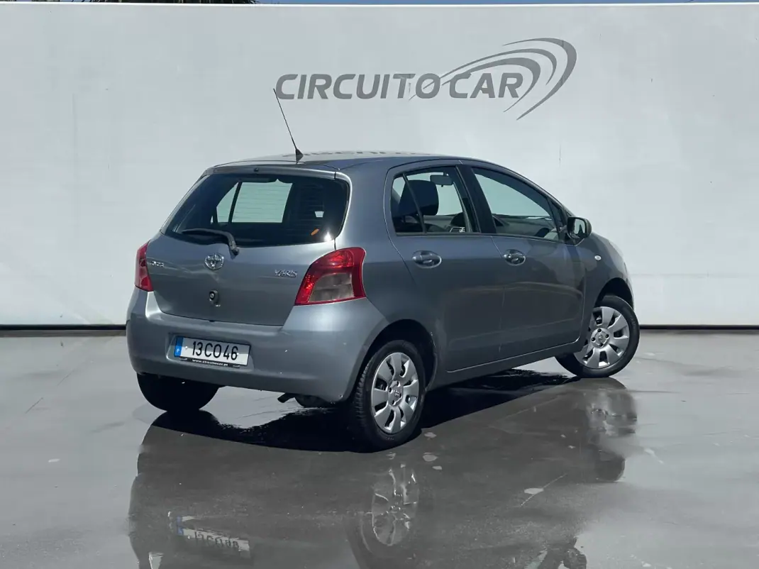 Toyota Yaris 2006 - 5995 EUR, 164755 km - AUTO.MOTO.pt - 164755km - foto 8 de 24