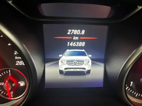 Mercedes-Benz GLA 200 2019 - 27500 EUR, 144556 km - AUTO.MOTO.pt - 144556km - foto 8 de 9