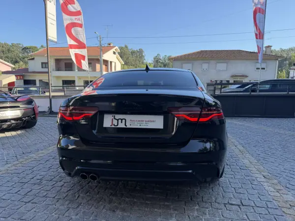 Jaguar XE 2019 - 24500 EUR, 127874 km - AUTO.MOTO.pt - 127874km - foto 6 de 21