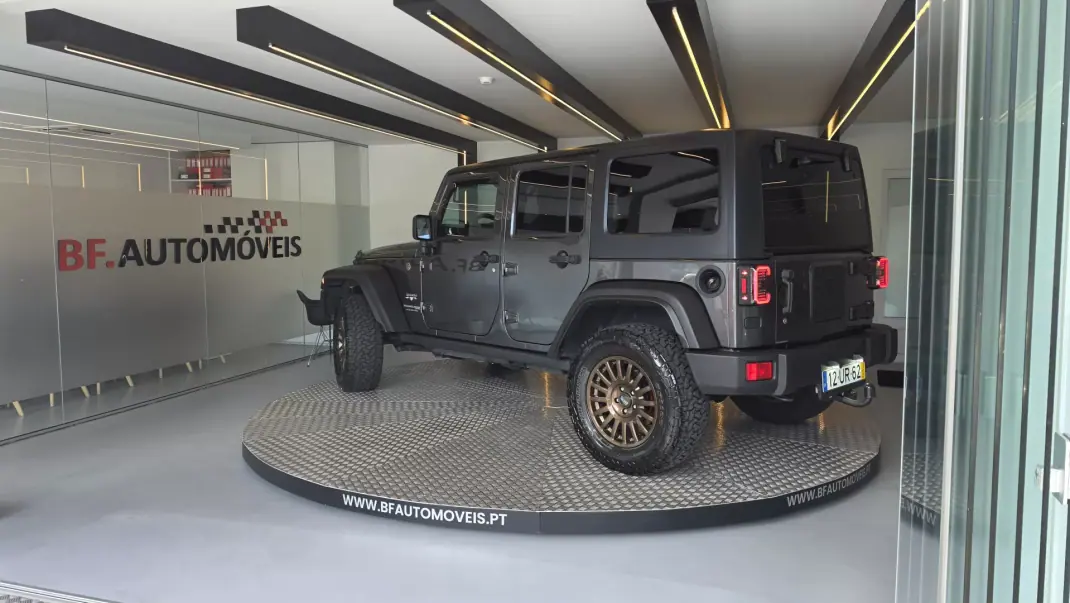 Jeep Wrangler Unlimited 2018 - 49500 EUR, 104894 km - AUTO.MOTO.pt - 104894km - foto 3 de 63