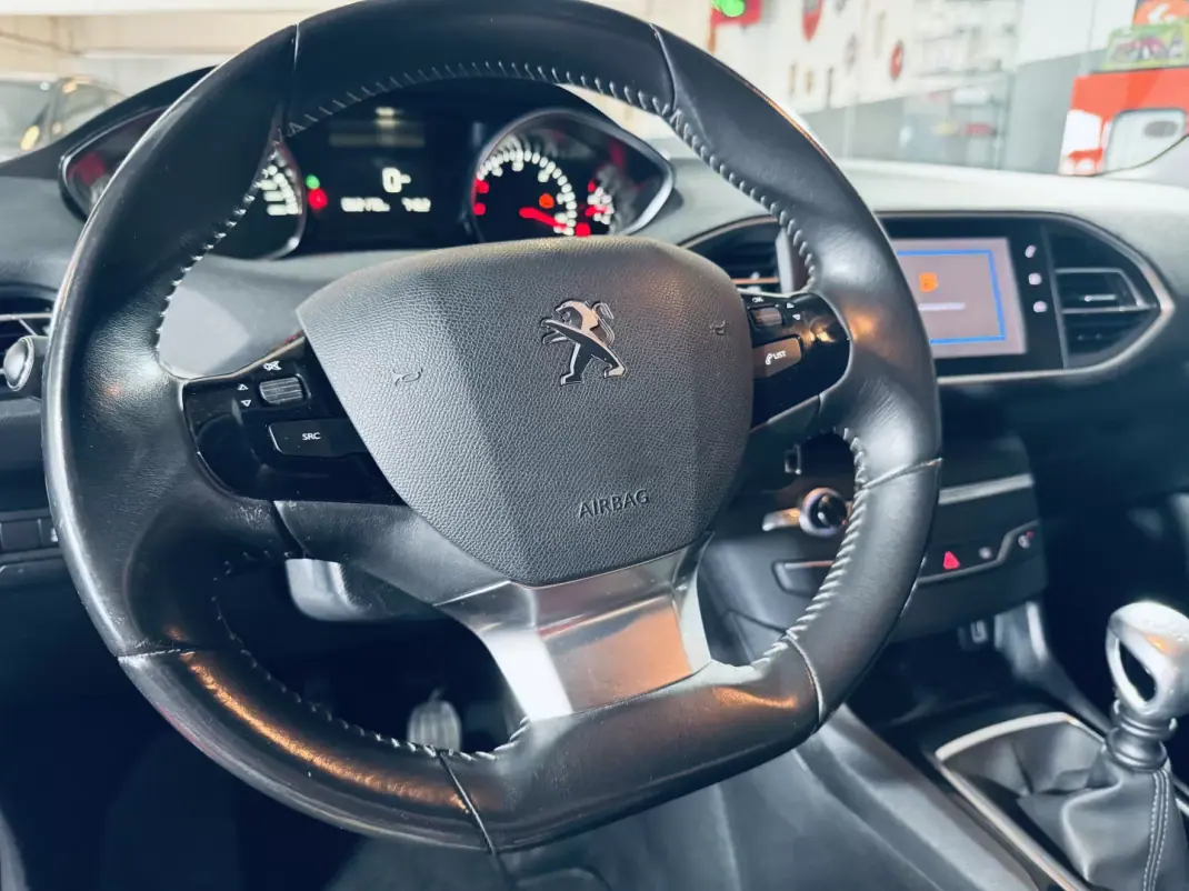 Peugeot 308 2019 - 14990 EUR, 62170 km - AUTO.MOTO.pt - 62170km - foto 35 de 36