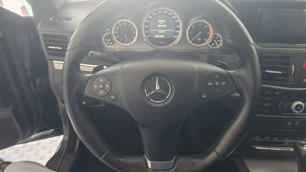 Mercedes-Benz E 350 2009 - 13900 EUR, 286432 km - 286432km - foto 42 de 58