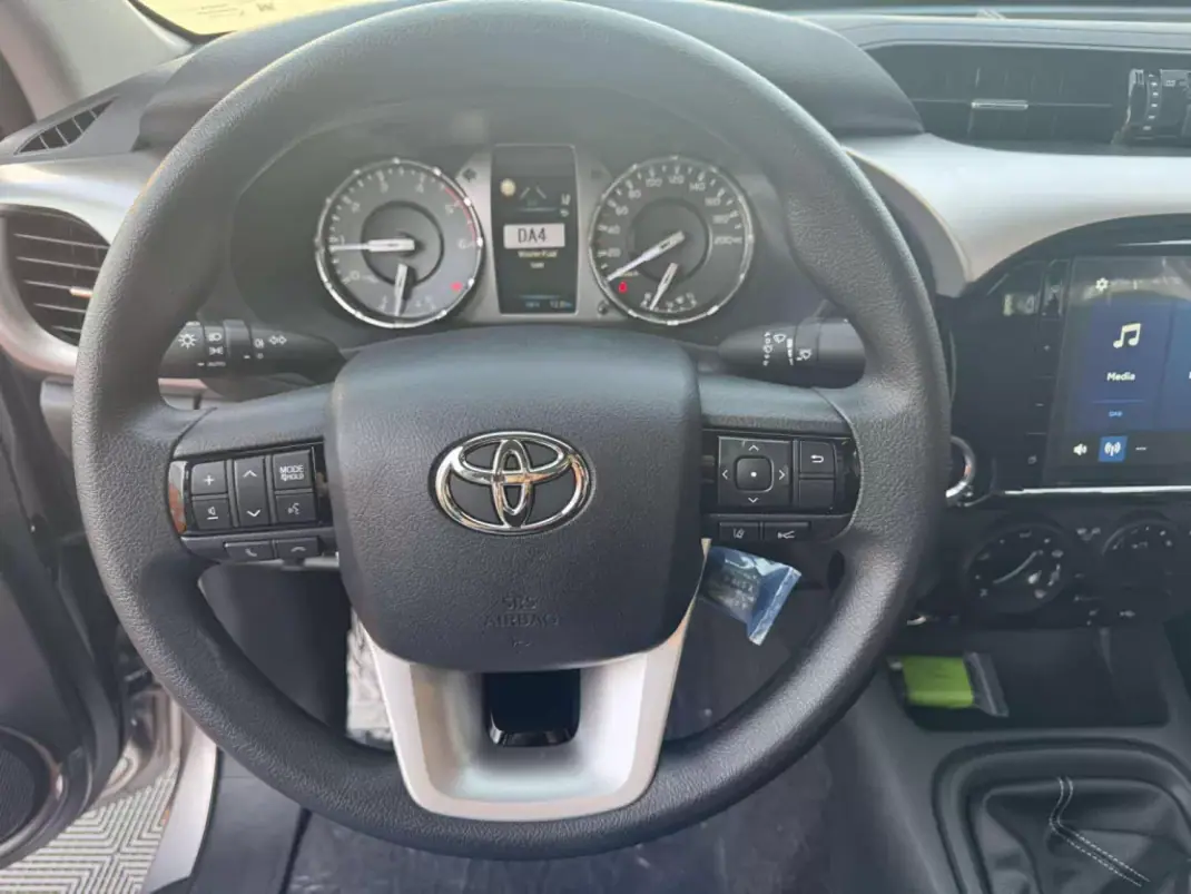 Toyota Hilux 2025 - 64900 EUR, 34 km - AUTO.MOTO.pt - 34km - foto 6 de 29