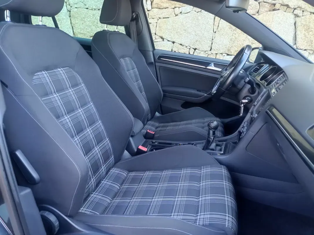 Volkswagen Golf 2013 - 17490 EUR, 214500 km - AUTO.MOTO.pt - 214500km - foto 14 de 17