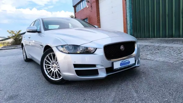 Jaguar XE 2018 - 13900 EUR, 147000 km - AUTO.MOTO.pt - 147000km - foto 13 de 14