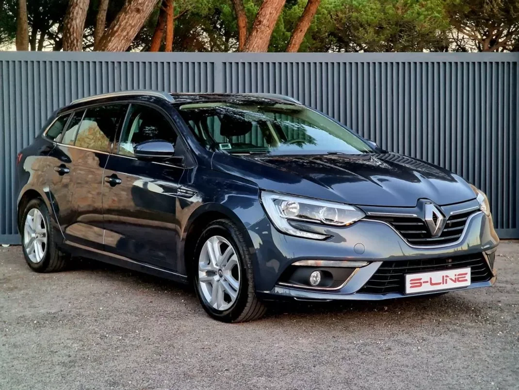Renault Mégane Sport Tourer 2019 - 15990 EUR, 80068 km - AUTO.MOTO.pt - 80068km - foto 3 de 24