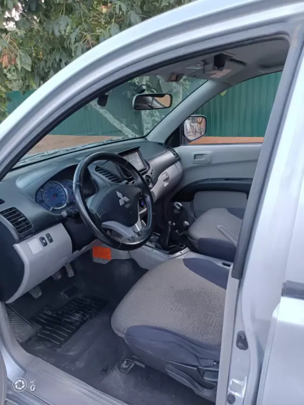 Mitsubishi L200 2009 - 15200 EUR, 434100 km - AUTO.MOTO.pt - 434100km - foto 2 de 9