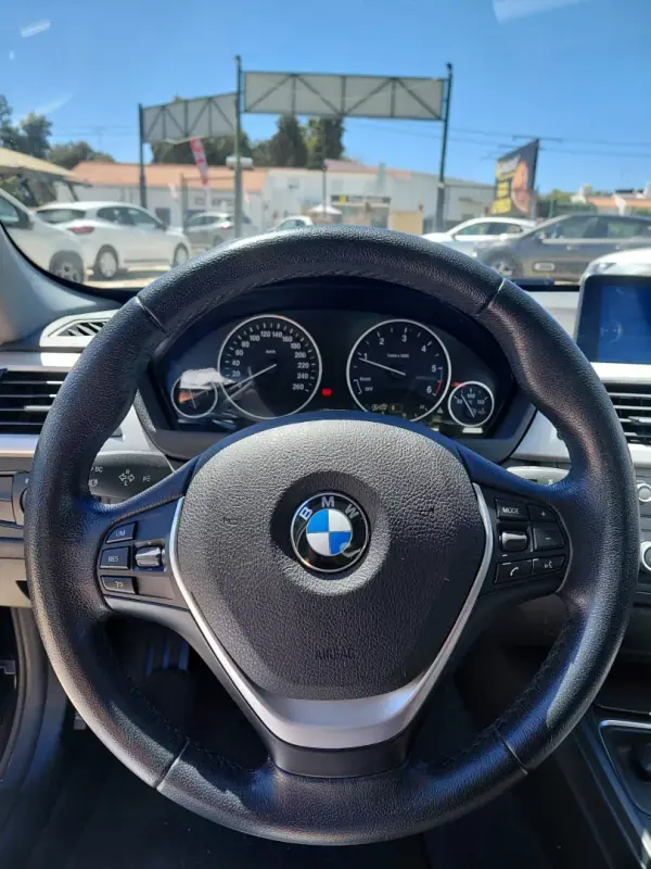 BMW 318 2014 - 12900 EUR, 235000 km - AUTO.MOTO.pt - 235000km - foto 5 de 11