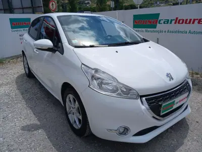 Peugeot 208 2014 - 7350 EUR, 85491 km - AUTO.MOTO.pt - 85491km - foto 6 de 25