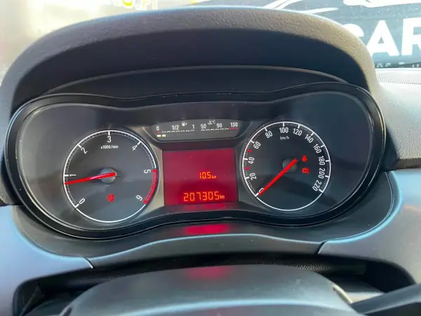 Opel CORSA VAN 1.3 CDTI 2019 - 8750 EUR, 207033 km - AUTO.MOTO.pt - 207033km - foto 7 de 13