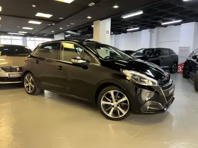 Peugeot 208 2016 - 9990 EUR, 99000 km - AUTO.MOTO.pt - 99000km - foto 33 de 46