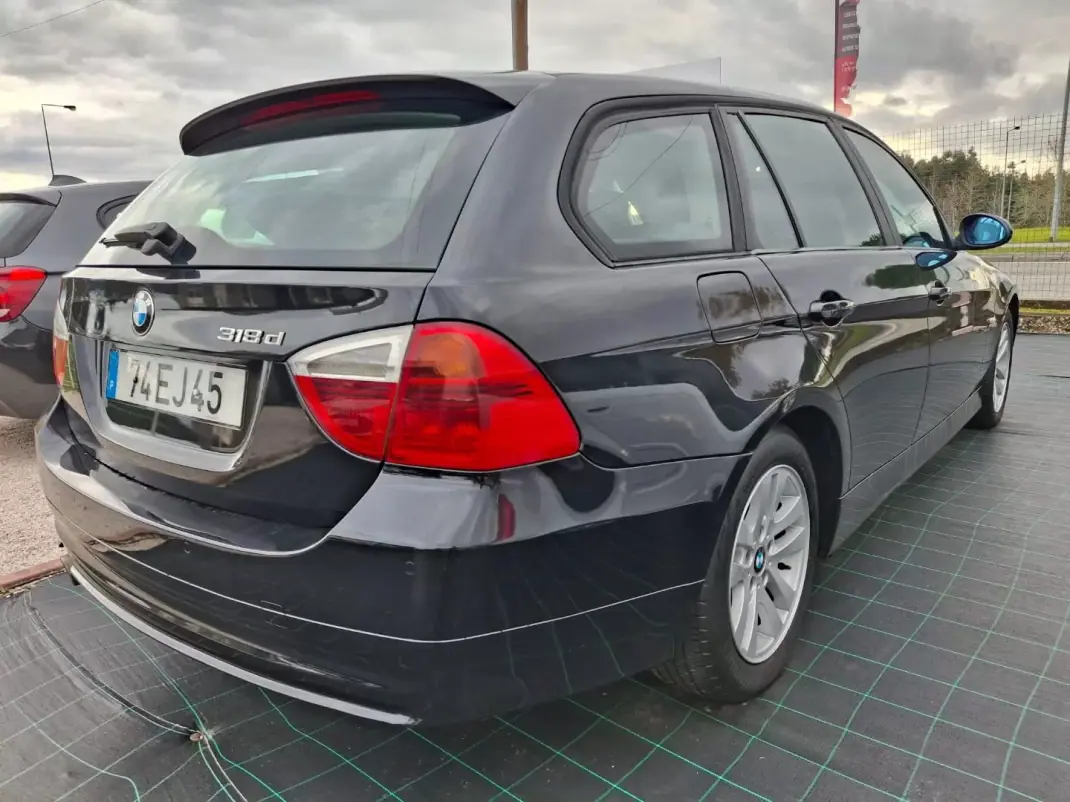 BMW 318 2008 - 9990 EUR, 165000 km - AUTO.MOTO.pt - 165000km - foto 3 de 6