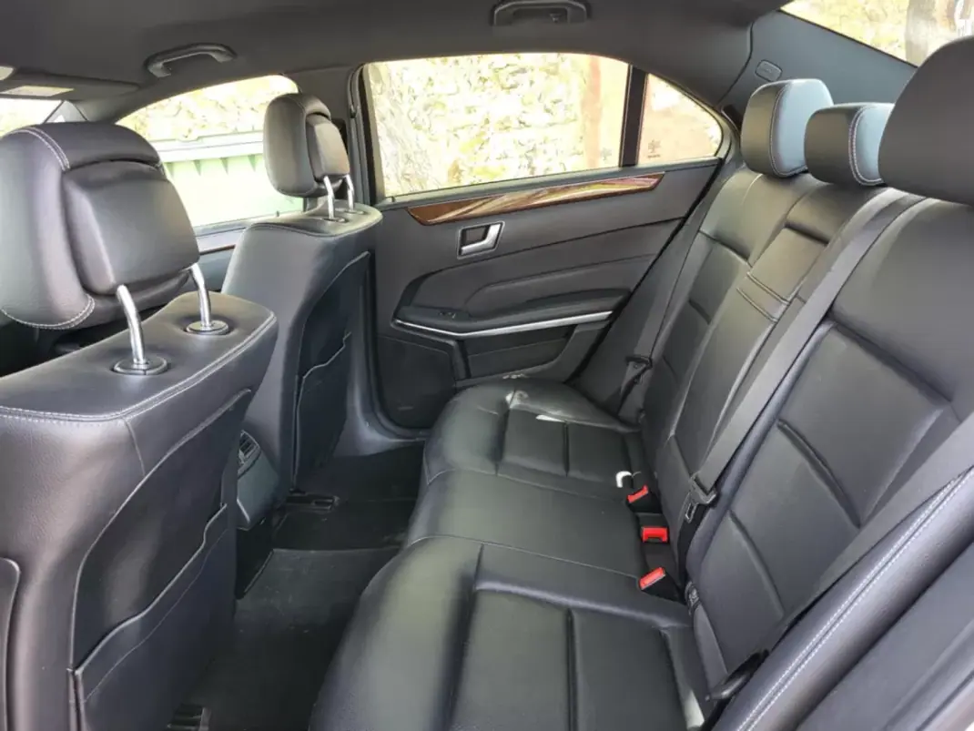 Mercedes-Benz E 200 2014 - 18900 EUR, 147135 km - AUTO.MOTO.pt - 147135km - foto 17 de 20