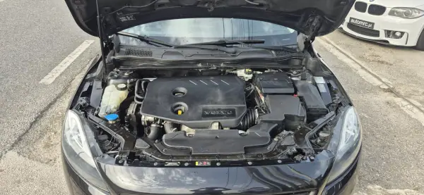 Volvo V40 2015 - 12400 EUR, 216200 km - AUTO.MOTO.pt - 216200km - foto 10 de 26