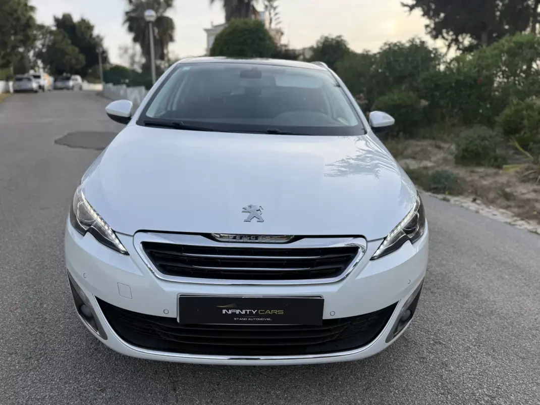 Peugeot 308 SW 2016 - 11699 EUR, 100000 km - AUTO.MOTO.pt - 100000km - foto 2 de 18