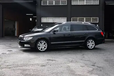 Skoda Superb Break 2011 - 7999 EUR, 290000 km - AUTO.MOTO.pt - 290000km - foto 2 de 30