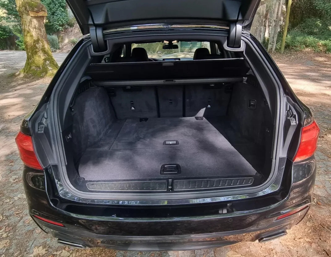 BMW 520 2019 - 31750 EUR, 130000 km - AUTO.MOTO.pt - 130000km - foto 19 de 25