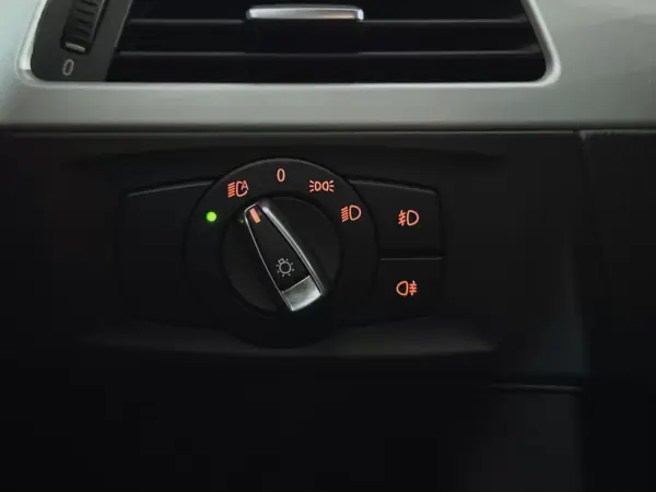BMW 318 2011 - 15990 EUR, 197590 km - AUTO.MOTO.pt - 197590km - foto 20 de 27