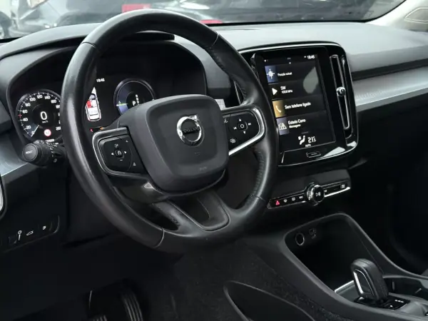 Volvo XC 40 2020 - 26950 EUR, 137000 km - AUTO.MOTO.pt - 137000km - foto 7 de 19