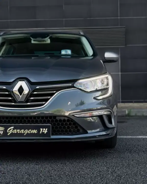 Renault Mégane Sport Tourer 2018 - 15990 EUR, 126740 km - AUTO.MOTO.pt - 126740km - foto 16 de 65